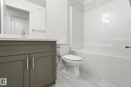 7 2710 66 St, Edmonton, AB - Indoor Photo Showing Bathroom