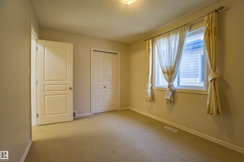 1253 Latta Crescent, Edmonton, AB - Indoor Photo Showing Other Room