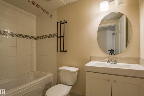 1253 Latta Crescent, Edmonton, AB - Indoor Photo Showing Bathroom