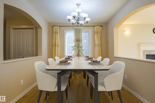 1253 Latta Crescent, Edmonton, AB - Indoor Photo Showing Dining Room
