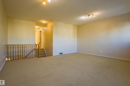 1253 Latta Crescent, Edmonton, AB - Indoor Photo Showing Other Room