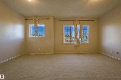 1253 Latta Crescent, Edmonton, AB - Indoor Photo Showing Other Room