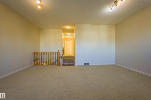 1253 Latta Crescent, Edmonton, AB - Indoor Photo Showing Other Room