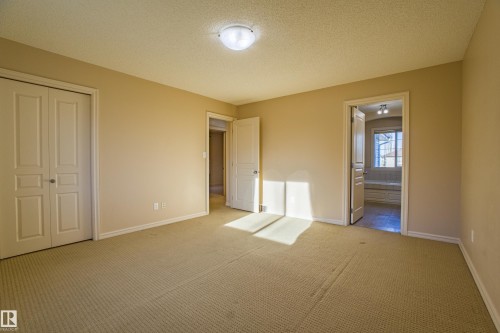 1253 Latta Crescent, Edmonton, AB - Indoor Photo Showing Other Room