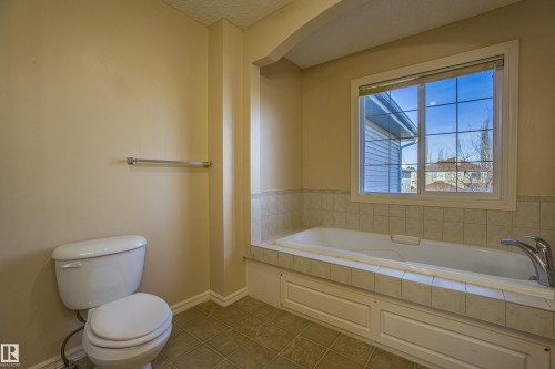 1253 Latta Crescent, Edmonton, AB - Indoor Photo Showing Bathroom