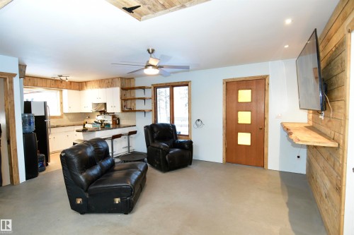 49054 Rge Rd 13, Rural Leduc County, AB - Indoor Photo Showing Living Room