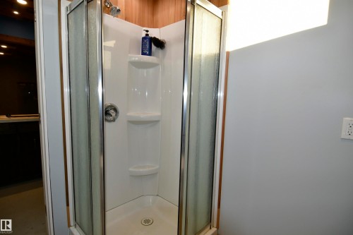 49054 Rge Rd 13, Rural Leduc County, AB - Indoor Photo Showing Bathroom