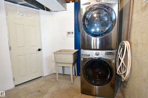 49054 Rge Rd 13, Rural Leduc County, AB - Indoor Photo Showing Laundry Room