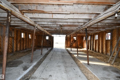 49054 Rge Rd 13, Rural Leduc County, AB - Indoor