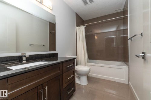213 10811 72 Avenue, Edmonton, AB - Indoor Photo Showing Bathroom