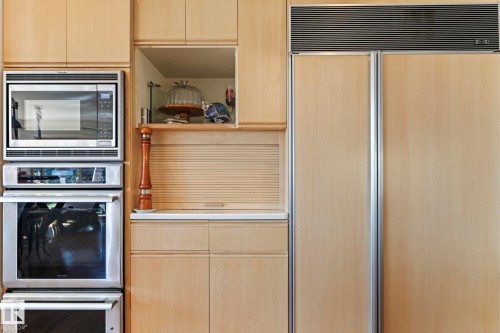 8 Valleyview Point(E), Edmonton, AB - Indoor Photo Showing Kitchen