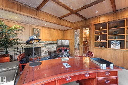 8 Valleyview Point(E), Edmonton, AB - Indoor With Fireplace