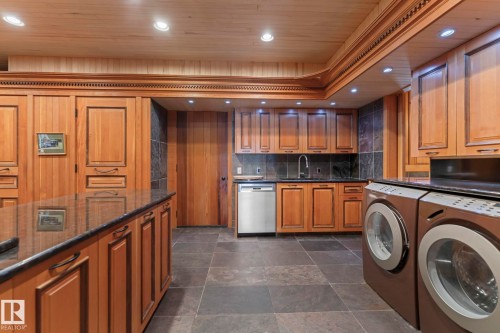 8 Valleyview Point(E), Edmonton, AB - Indoor Photo Showing Laundry Room