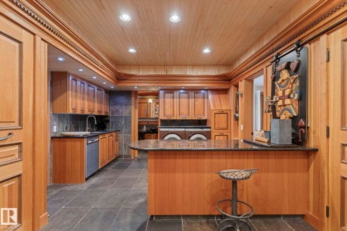 8 Valleyview Point(E), Edmonton, AB - Indoor Photo Showing Kitchen