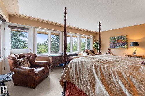 8 Valleyview Point(E), Edmonton, AB - Indoor Photo Showing Bedroom