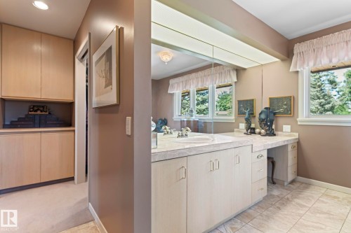 8 Valleyview Point(E), Edmonton, AB - Indoor Photo Showing Other Room