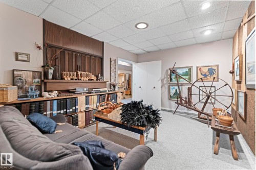 8 Valleyview Point(E), Edmonton, AB - Indoor