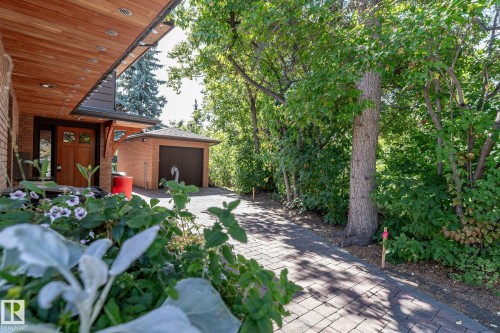 8 Valleyview Point(E), Edmonton, AB - Outdoor