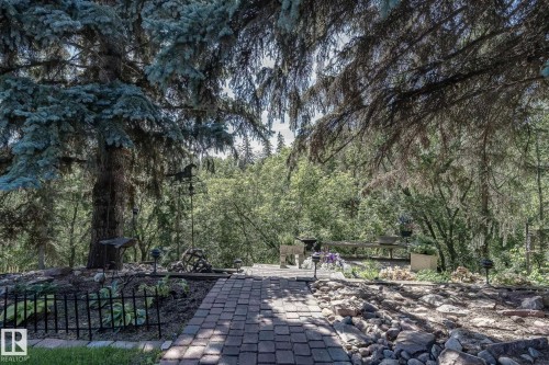 8 Valleyview Point(E), Edmonton, AB - Outdoor