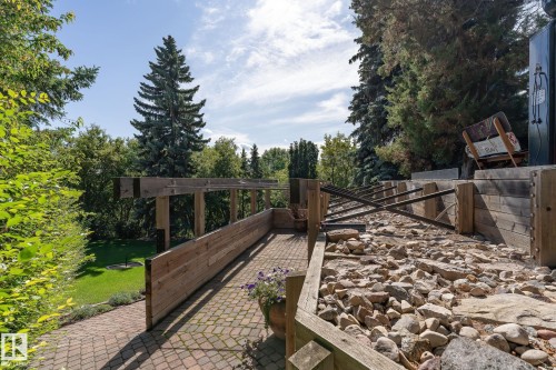 8 Valleyview Point(E), Edmonton, AB - Outdoor