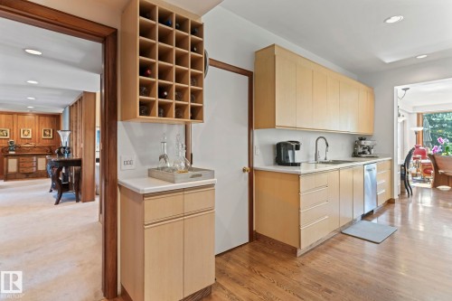 8 Valleyview Point(E), Edmonton, AB - Indoor Photo Showing Kitchen