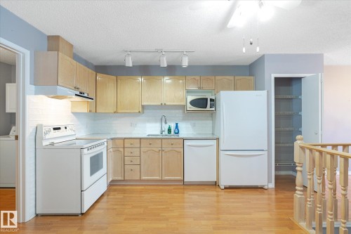 8160 27 Avenue, Edmonton, AB - Indoor Photo Showing Kitchen