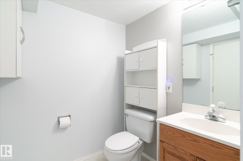 8160 27 Avenue, Edmonton, AB - Indoor Photo Showing Bathroom