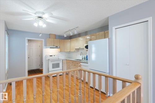 8160 27 Avenue, Edmonton, AB - Indoor Photo Showing Kitchen