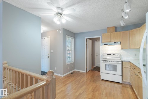 8160 27 Avenue, Edmonton, AB - Indoor Photo Showing Kitchen