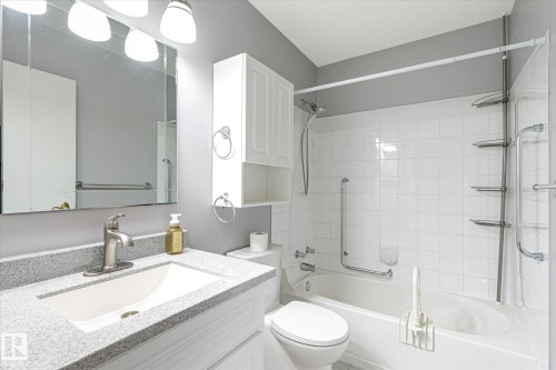 8160 27 Avenue, Edmonton, AB - Indoor Photo Showing Bathroom