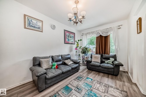 13111 65 Street, Edmonton, AB - Indoor Photo Showing Living Room