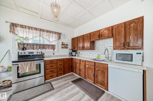 13111 65 Street, Edmonton, AB - Indoor Photo Showing Kitchen