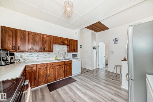 13111 65 Street, Edmonton, AB - Indoor Photo Showing Kitchen