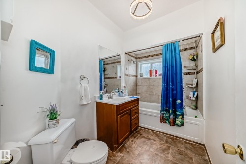 13111 65 Street, Edmonton, AB - Indoor Photo Showing Bathroom
