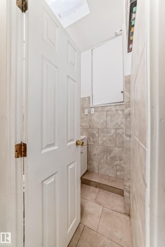 13111 65 Street, Edmonton, AB - Indoor