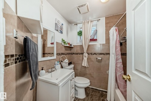 13111 65 Street, Edmonton, AB - Indoor Photo Showing Bathroom