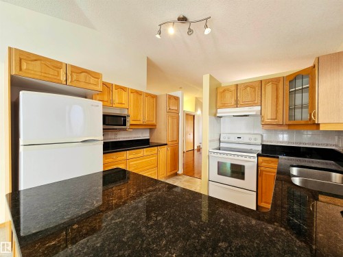 27 Edward Way, St. Albert, AB - Indoor Photo Showing Kitchen With Double Sink
