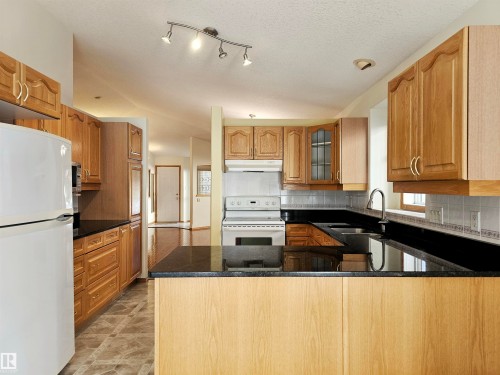 27 Edward Way, St. Albert, AB - Indoor Photo Showing Kitchen