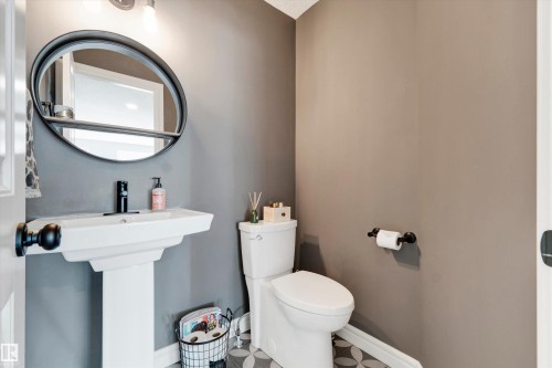 17437 5A Avenue, Edmonton, AB - Indoor Photo Showing Bathroom