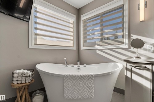 17437 5A Avenue, Edmonton, AB - Indoor Photo Showing Bathroom