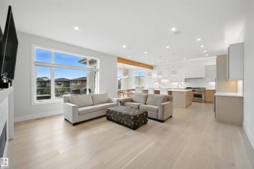 2620 Wheaton Close, Edmonton, AB - Indoor Photo Showing Living Room