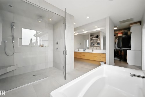 2620 Wheaton Close, Edmonton, AB - Indoor Photo Showing Bathroom