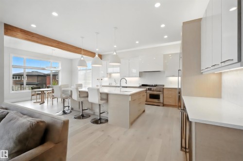 2620 Wheaton Close, Edmonton, AB - Indoor Photo Showing Kitchen With Upgraded Kitchen