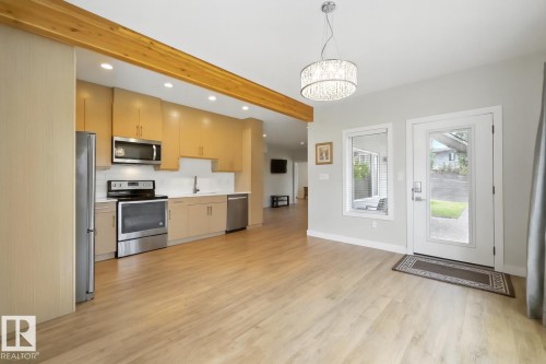 2620 Wheaton Close, Edmonton, AB - Indoor Photo Showing Kitchen