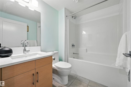 2620 Wheaton Close, Edmonton, AB - Indoor Photo Showing Bathroom