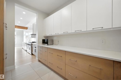 2620 Wheaton Close, Edmonton, AB - Indoor Photo Showing Kitchen