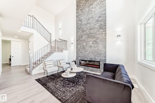 4 Edgefield Way, St. Albert, AB - Indoor