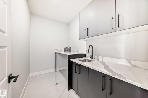 4 Edgefield Way, St. Albert, AB - Indoor Photo Showing Kitchen