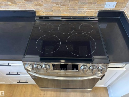 11744 37 Avenue, Edmonton, AB - Indoor Photo Showing Laundry Room