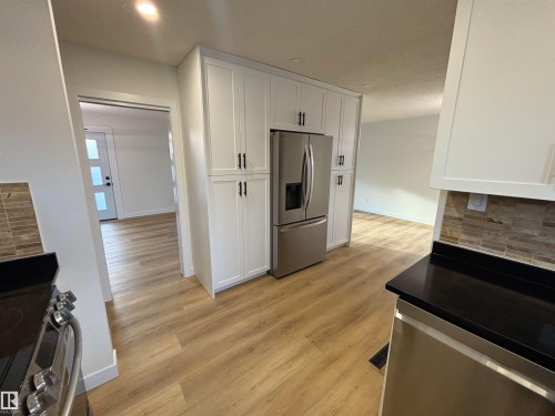 11744 37 Avenue, Edmonton, AB - Indoor Photo Showing Kitchen